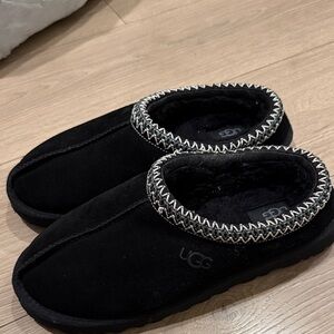 UGG Black Slippers 8